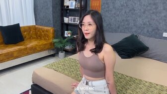 #jav hd không che Tôi gặp cô gái xinh đẹp Amy ở thang máy và hỏi cô ấy có muốn chơi môn thể thao nhiều người không. Hot girl nhếch nhác nói có 1.