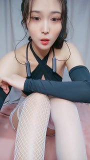 #sex gái mỹ Cô gái xinh đẹp nhất với móng môi, tất lụa trắng gợi cảm khoe khuôn mặt trắng trẻo gợi cảm trong suốt quá trình